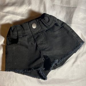 Garanimals little girls black shorts with adjustable waist band. Gently worn